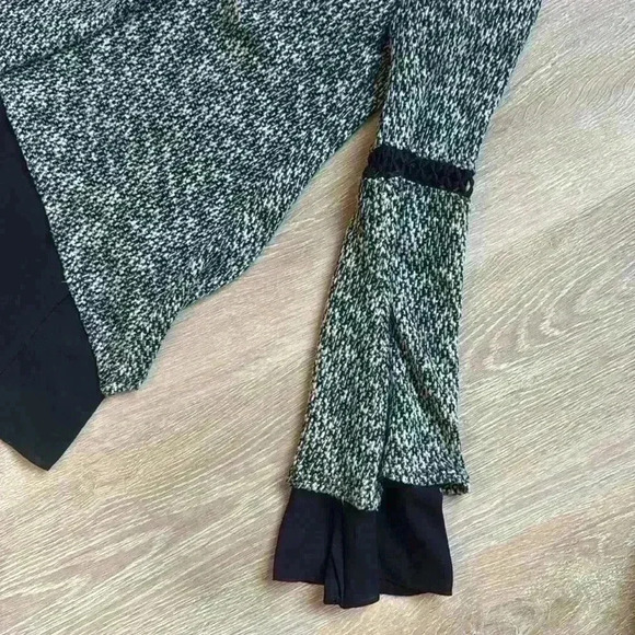 Design Label lord & Taylor sweater XS - Picture 2 of 4